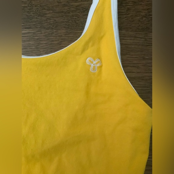 ARITZIA TNA Yellow Logo Bodysuit Women’s Size Medium - Picture 3 of 12